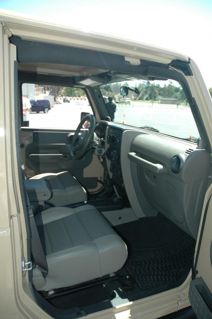  Jeep Wrangler JT Concept 2007 года  (фото 26 из 54)
